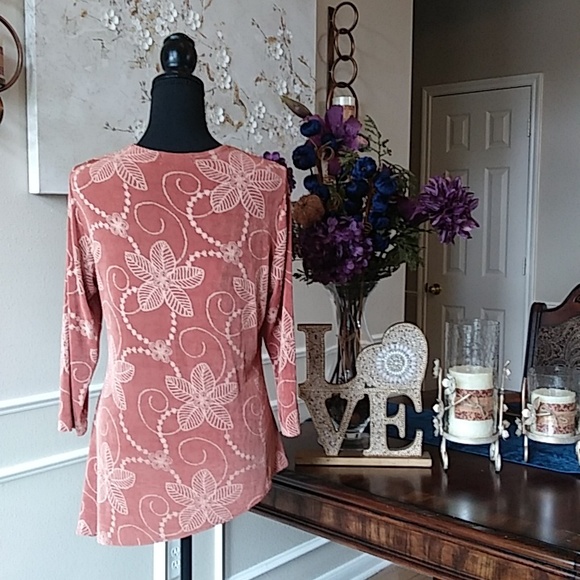 Picadilly Fashion Floral Embroidered Asymmetric Top. Size SP - Picture 7 of 16